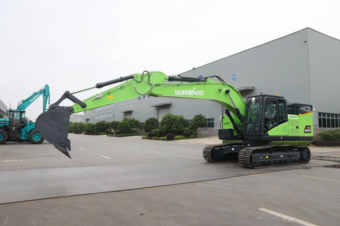 征戰(zhàn)川藏鐵路！山河智能新一代電動挖掘機成功交付