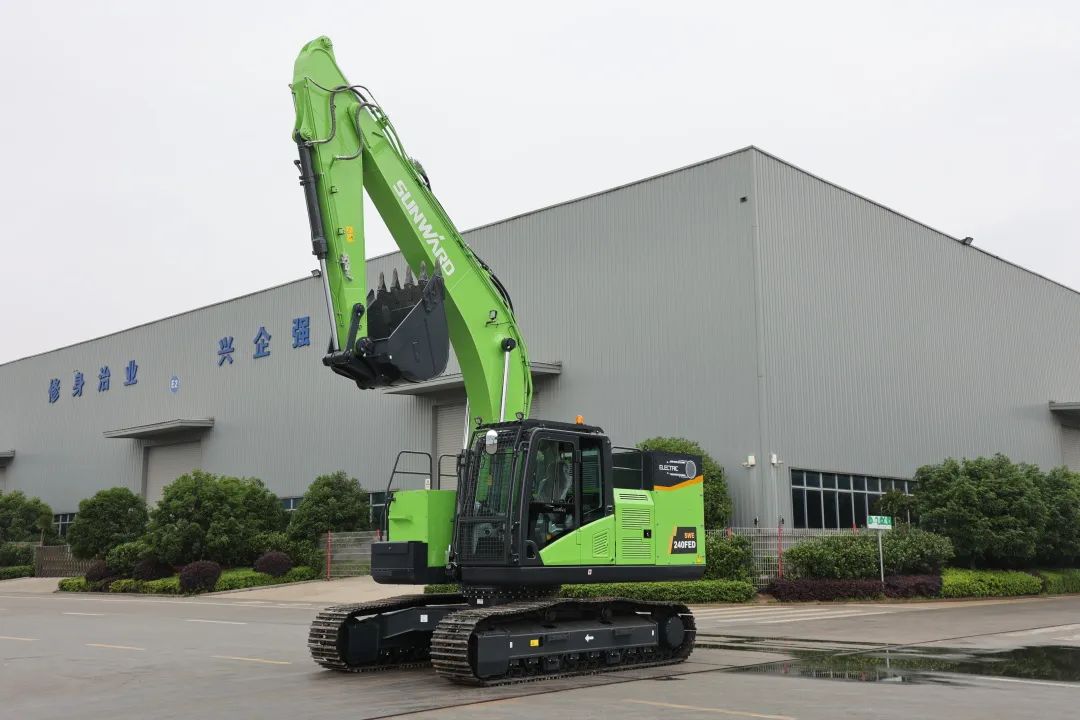 征戰(zhàn)川藏鐵路！山河智能新一代電動挖掘機成功交付