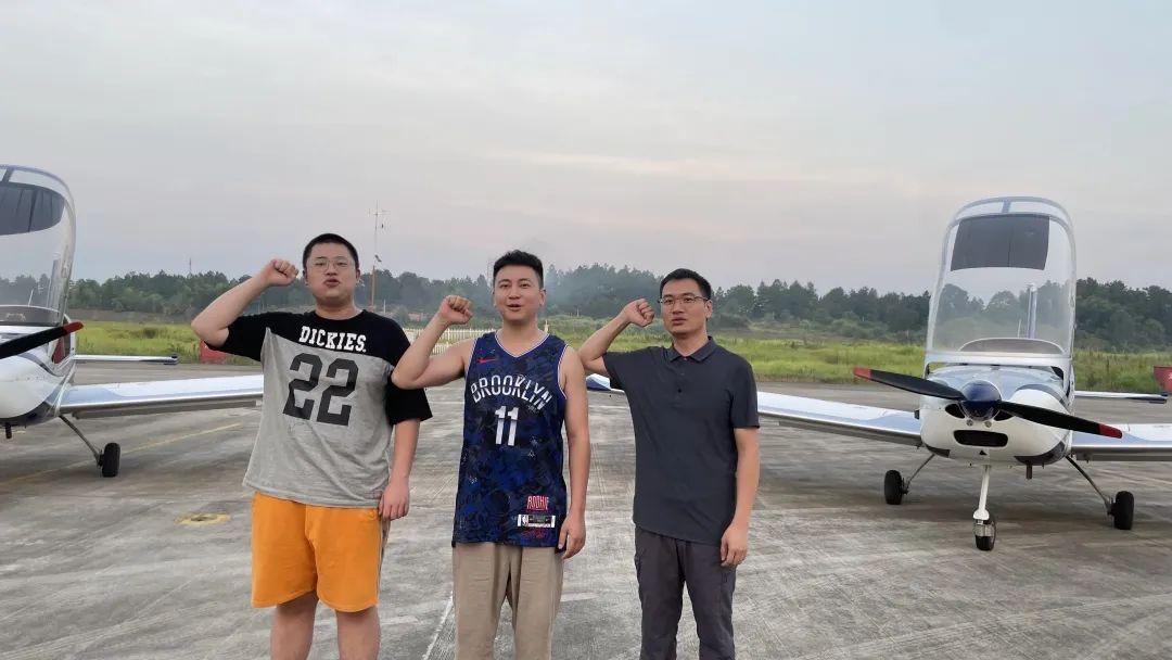 沖上云霄！湖南山河通航學(xué)員成功單飛