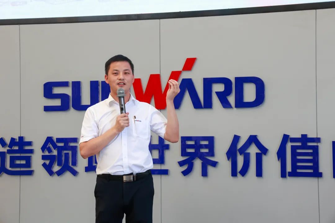 又酷又辣又炫！山河智能第二屆挖機(jī)寶貝來(lái)了