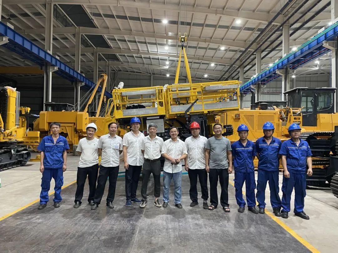 為鐵路運(yùn)輸保駕護(hù)航！山河智能自主研制首套三平臺作業(yè)裝置成功交付