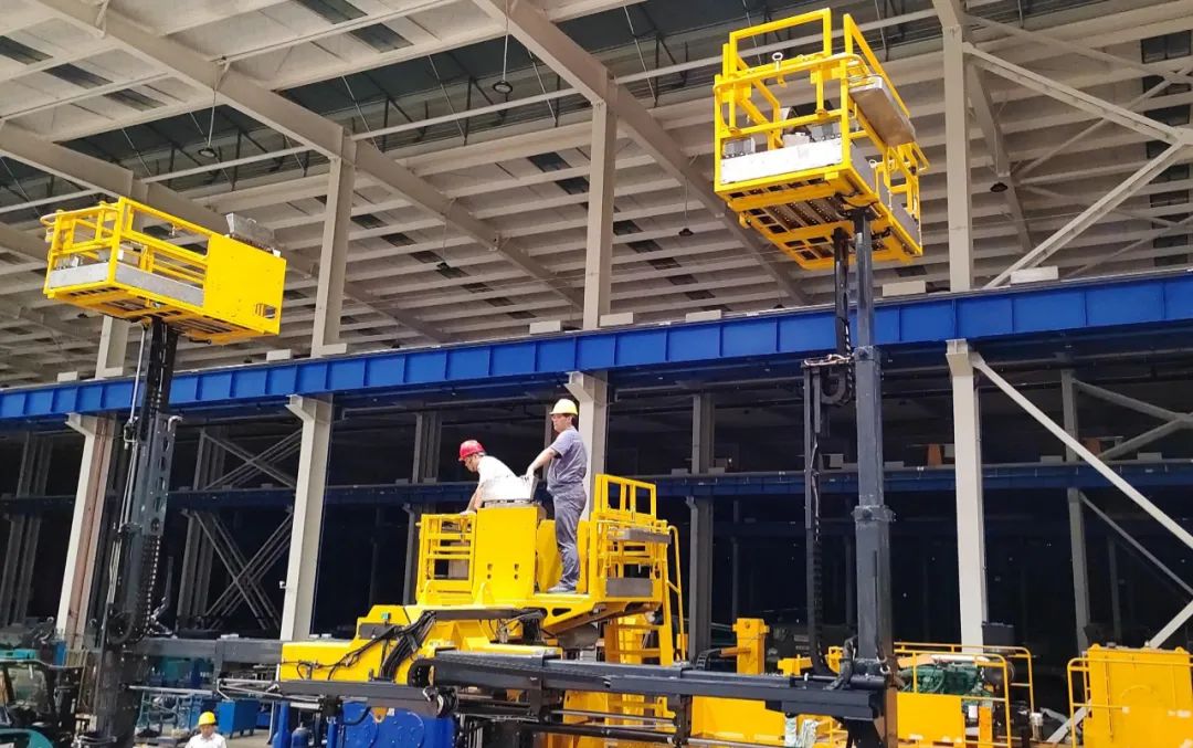 為鐵路運(yùn)輸保駕護(hù)航！山河智能自主研制首套三平臺作業(yè)裝置成功交付