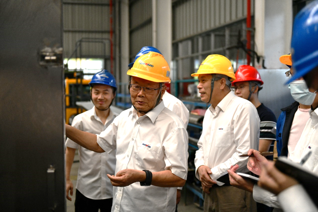 “王炸”！山河特裝全自動搗爐車成功下線