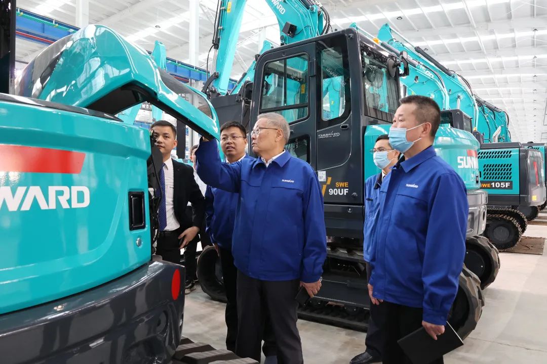 助力“雙碳”目標！山河智能集中發(fā)布F系列國四挖掘機