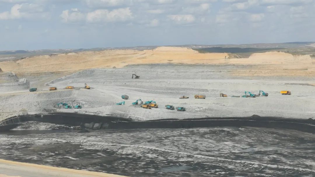 騰遠添智能新綠，山河巨鼎新能源礦卡批量交付