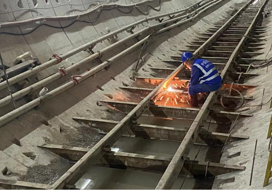 再傳捷報(bào)！中鐵山河盾構(gòu)機(jī)順利貫穿深圳地鐵3號(hào)低碳站～坪西站左線