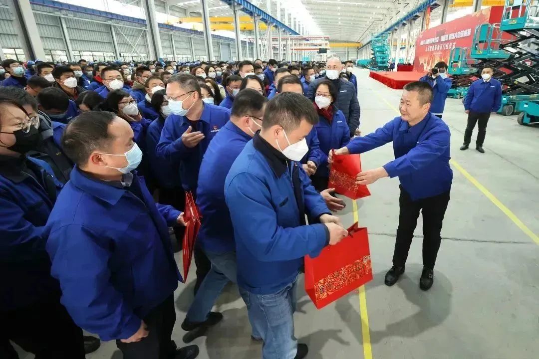 莫道君行早，更有早行人！山河智能癸卯兔年開工大吉