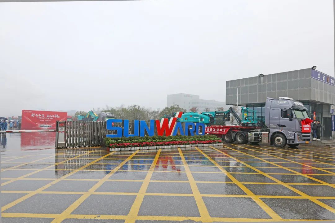 新局新篇，宏兔啟航！山河智能超200臺套設(shè)備集中發(fā)貨