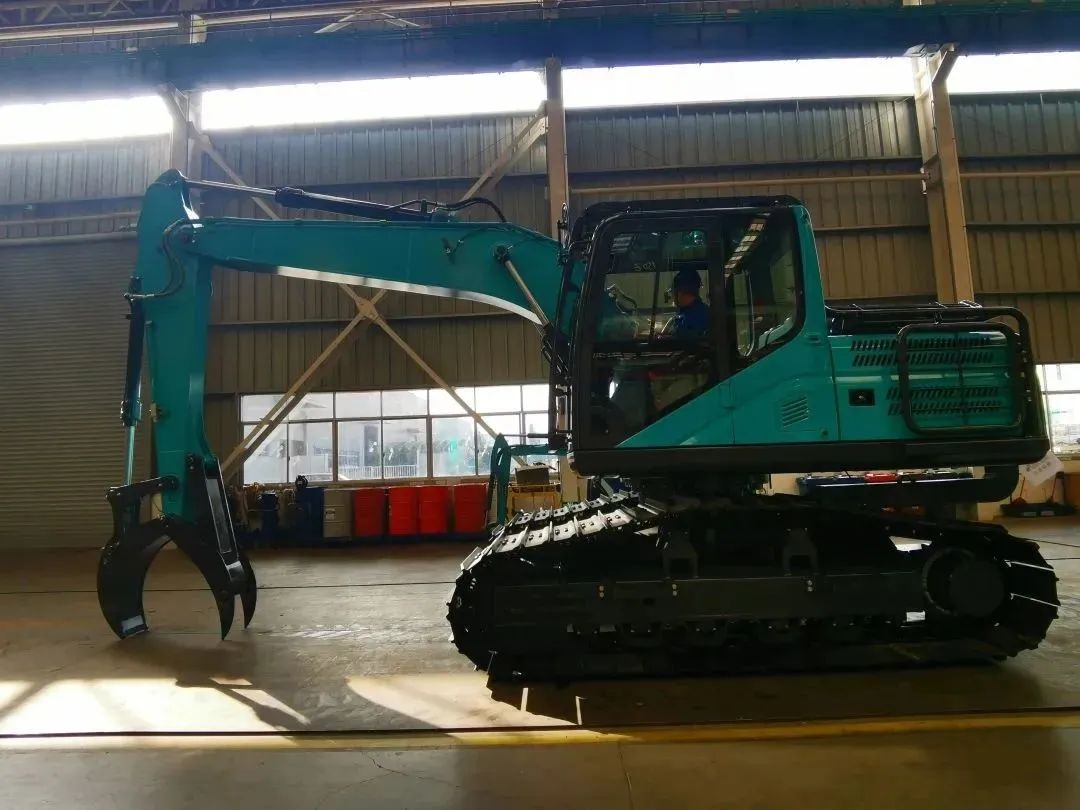 翻山越嶺，稱(chēng)霸“武林”！山河智能首款中型林業(yè)挖掘機(jī)成功下線