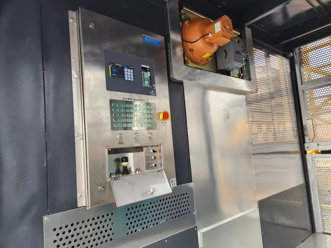 科技顯能、再添新品！山河江麓智能施工升降機(jī)成功下線