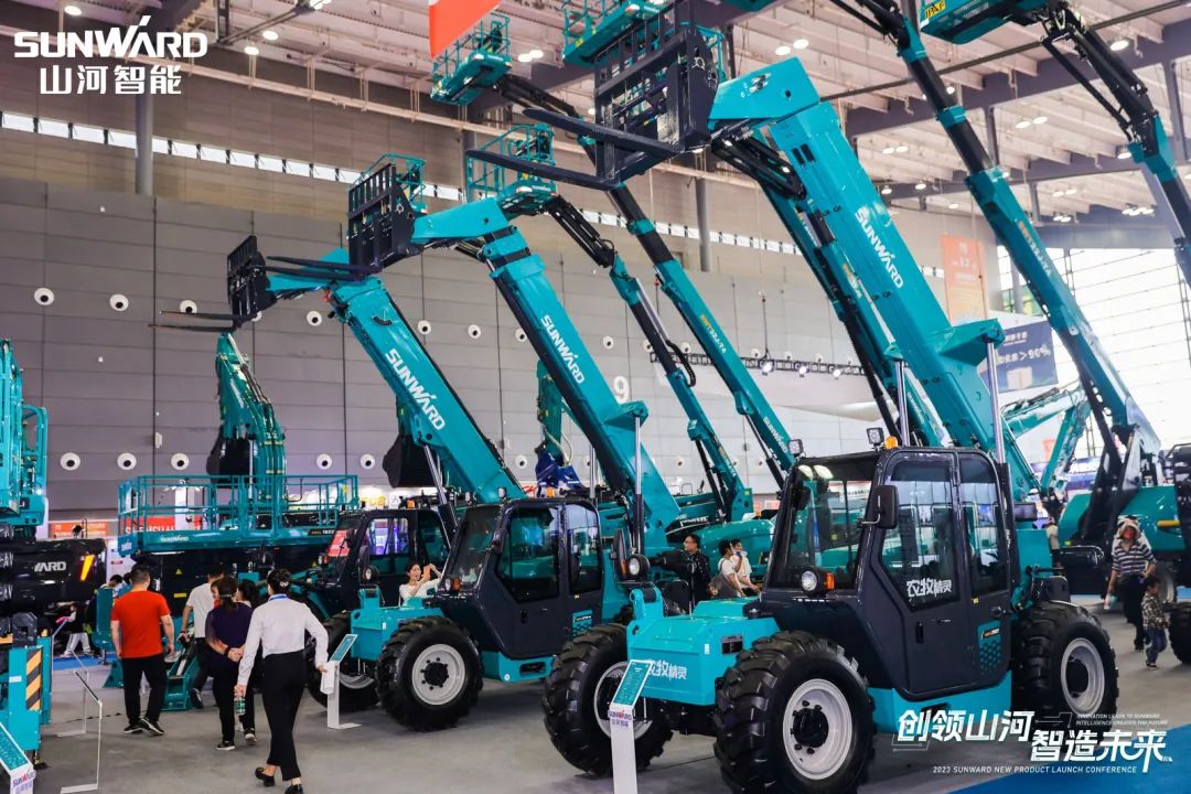 聚焦電動(dòng)化、智能化！山河智能全系列高空機(jī)械產(chǎn)品亮相長(zhǎng)沙展