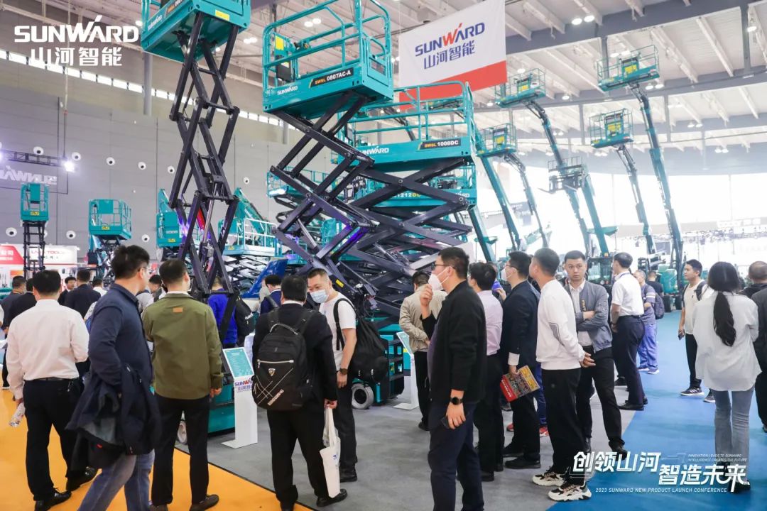 聚焦電動(dòng)化、智能化！山河智能全系列高空機(jī)械產(chǎn)品亮相長(zhǎng)沙展
