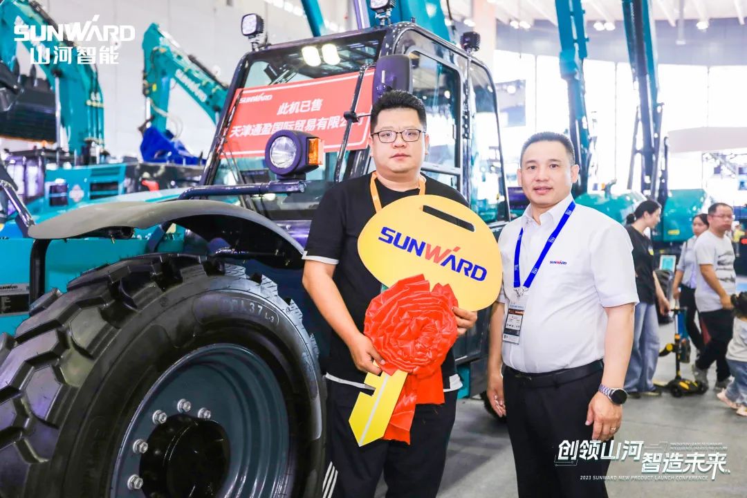 聚焦電動(dòng)化、智能化！山河智能全系列高空機(jī)械產(chǎn)品亮相長(zhǎng)沙展