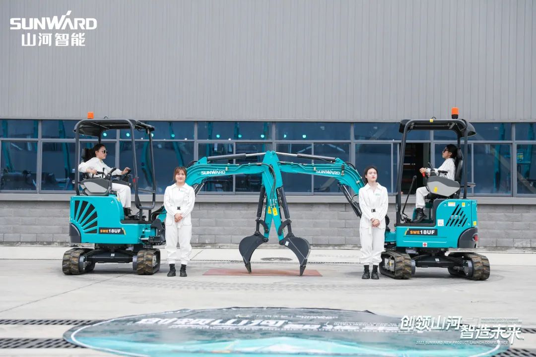 精品出擊、互動(dòng)不斷！山河智能F系列挖掘機(jī)閃耀長沙展