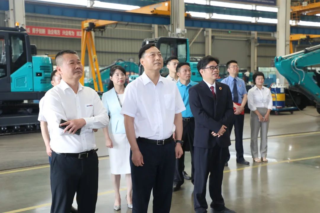 長沙市人民檢察院黨組書記、檢察長余湘文調研山河智能