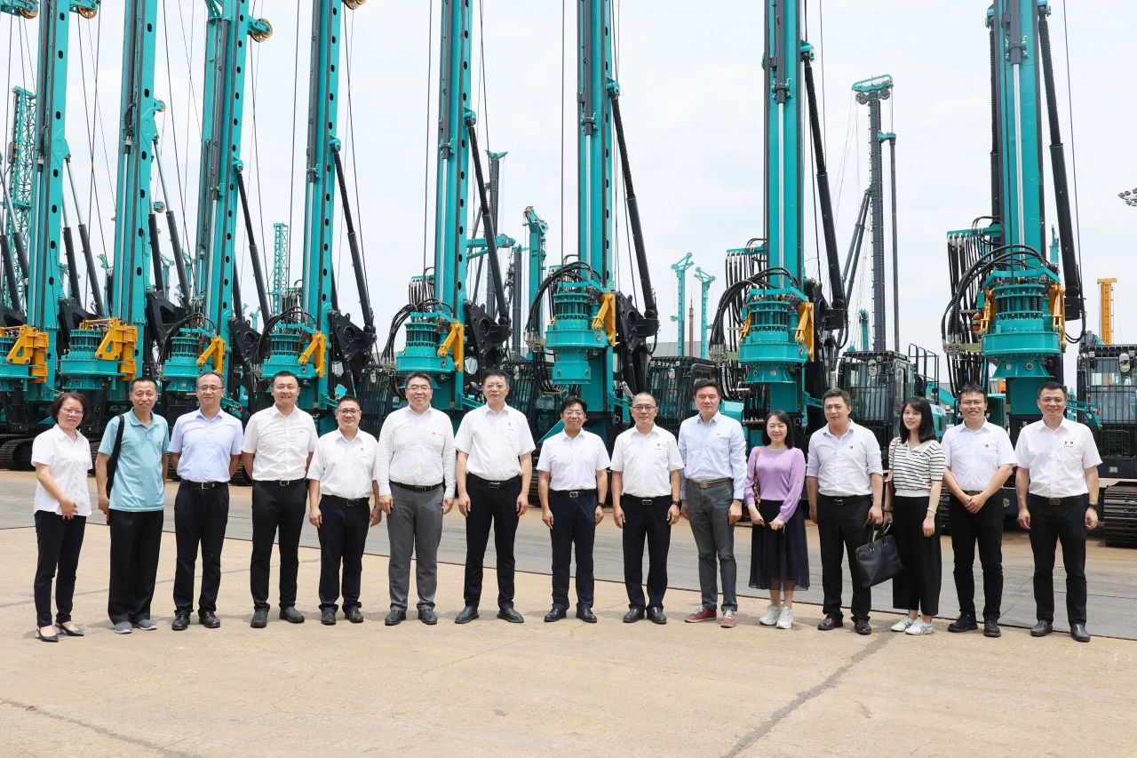 中國進出口銀行總行黨委委員、副行長李鈞一行調(diào)研山河智能