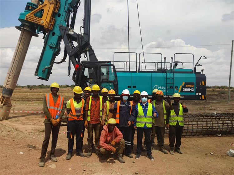 深化合作、共創(chuàng)輝煌！何清華帶隊(duì)拜訪中土集團(tuán)