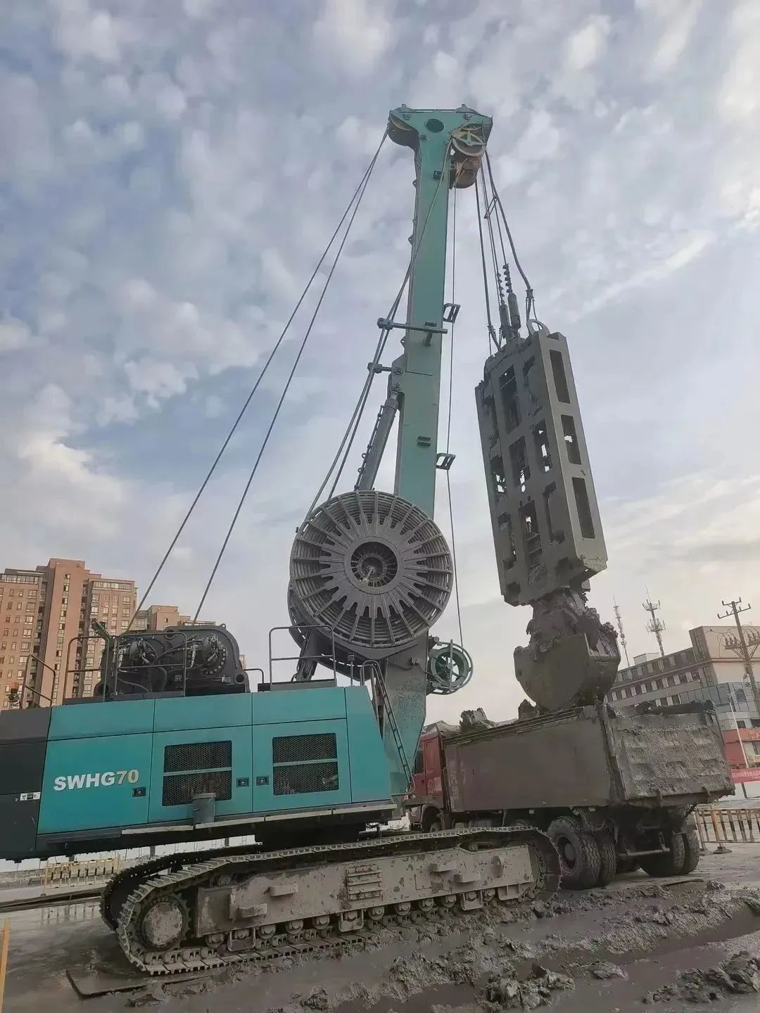 助力國內(nèi)國際重大工程！山河智能液壓抓斗實(shí)力“出圈”