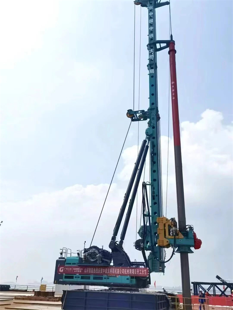 再戰(zhàn)世界級工程！山河智能超級旋挖鉆機SWDM800H助建杭州灣跨海鐵路橋項目