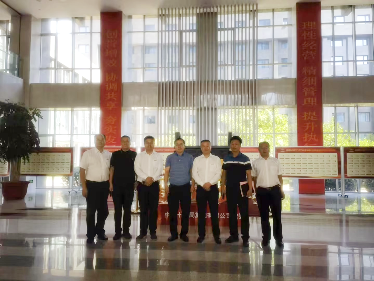 合作共贏！山河智能總經(jīng)理夏志宏帶隊赴中鐵十九局拜訪交流