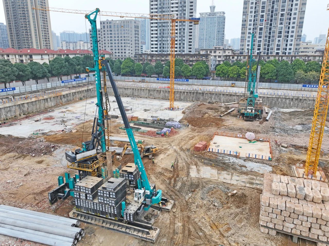 “綠巨人”顯神威！山河智能引孔式靜力壓樁機助建“綠城”南寧民生項目