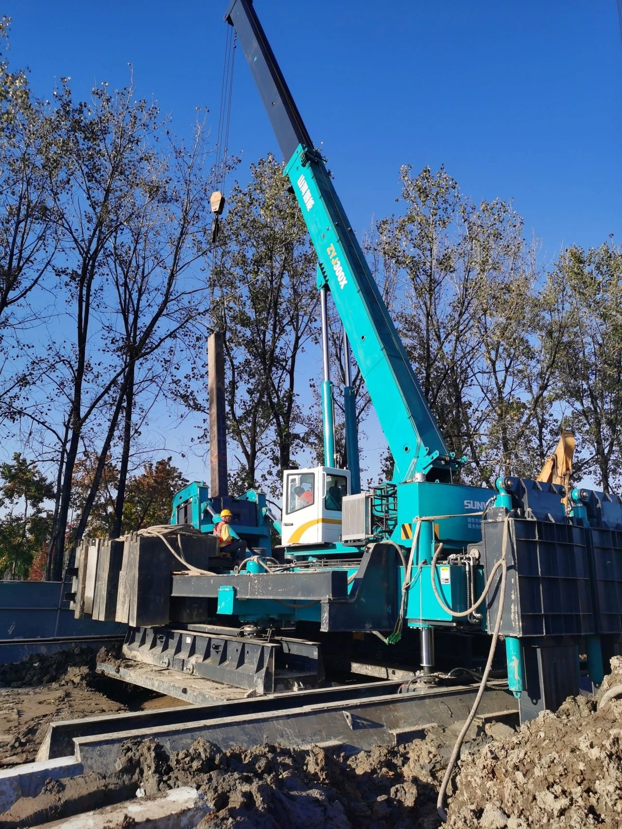 “山河綠”閃耀西子湖畔！山河智能ZYJ300X斜樁壓樁機強勢來襲