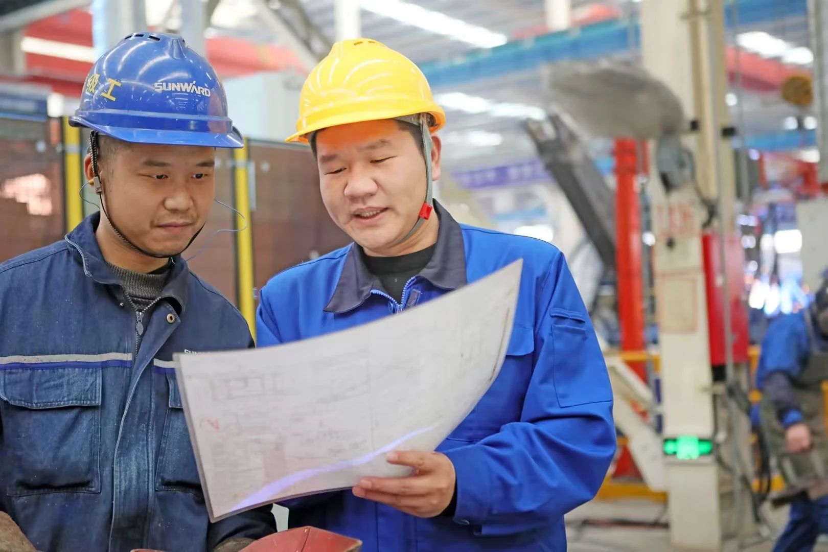 看山河工匠們?nèi)绾斡靡浑p巧手“拿捏”工作、創(chuàng)造“奇跡”