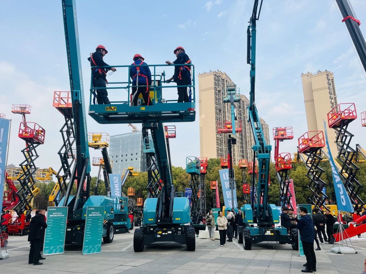“爆品”來襲，簽單不斷！ 山河智能盛裝亮相第八屆全國高空作業(yè)平臺租賃大會