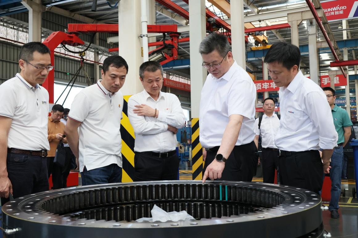 湖南鋼鐵集團(tuán)黨委書記、董事長李建宇到山河智能調(diào)研交流