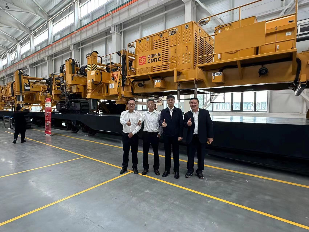CPH-30J道岔鋪換機(jī)組全球發(fā)布！山河智能與寶雞中車時(shí)代共繪鐵路裝備新篇章！