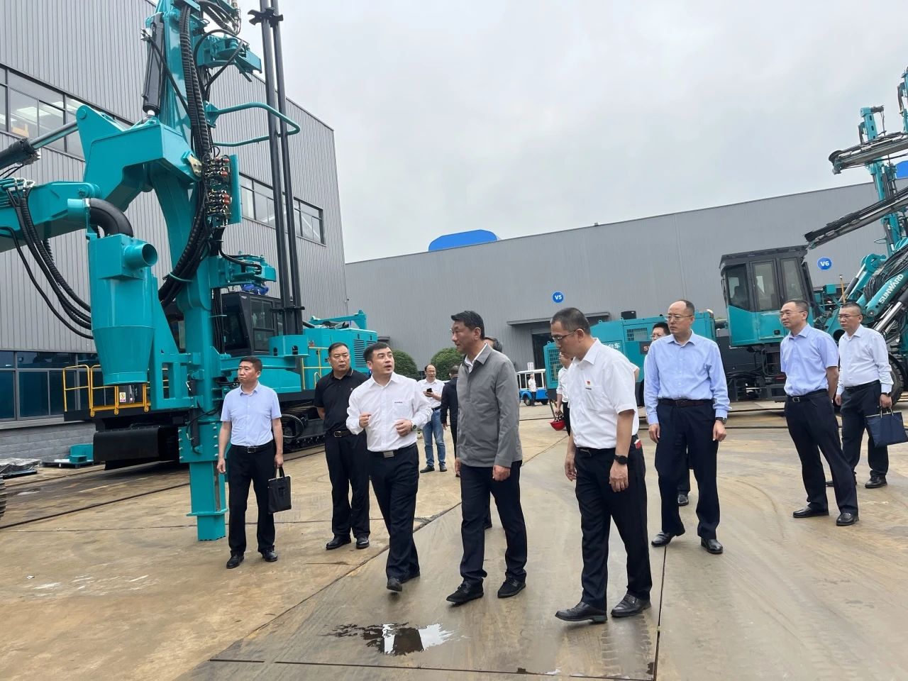 中煤平朔黨委書記、董事長陳建一行調(diào)研山河智能