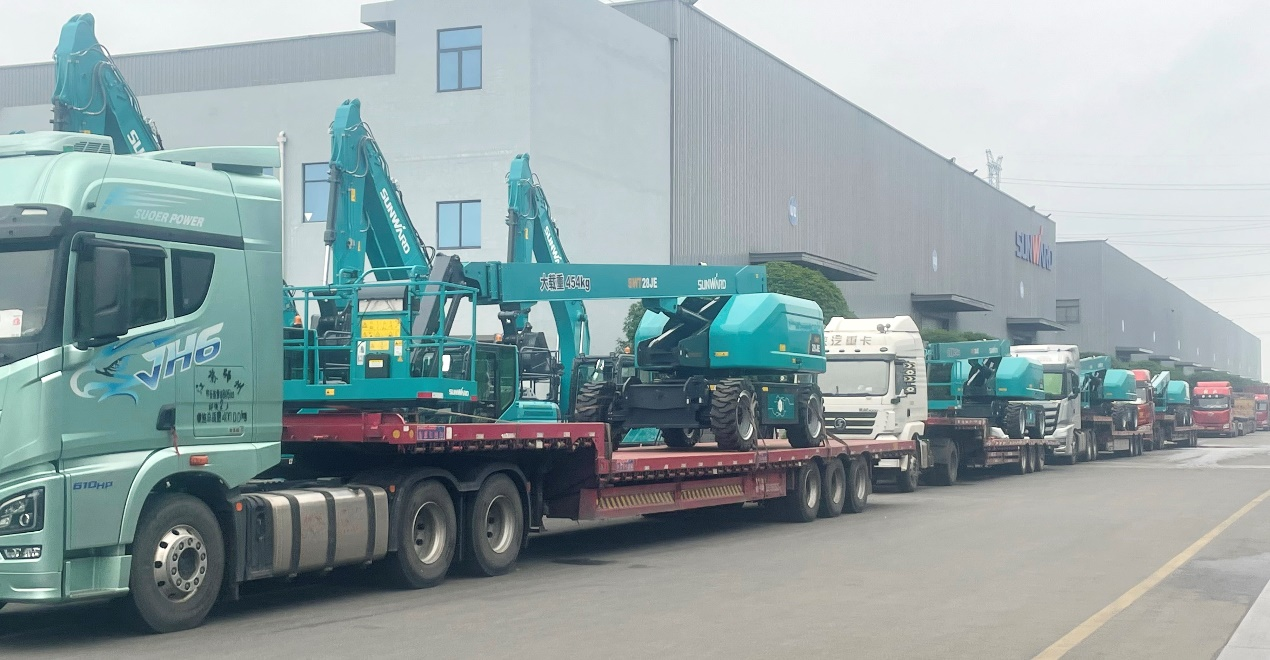 共啟合作新紀(jì)元！山河智能SWT28JE電動(dòng)直臂高空作業(yè)平臺(tái)批量發(fā)貨華東市場