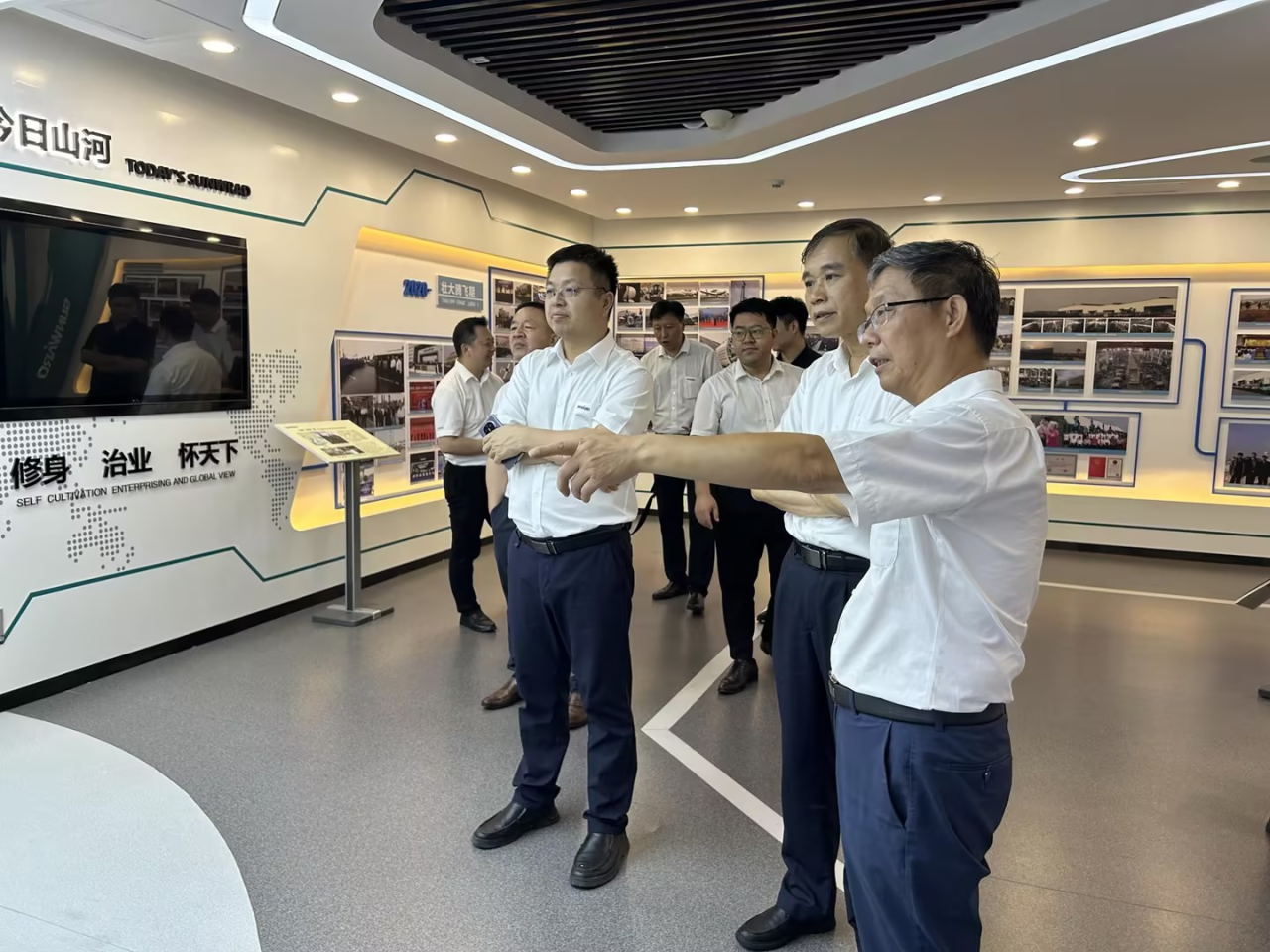 深化交流合作！廣州港李明忠副總經(jīng)理率隊蒞臨山河智能考察交流！