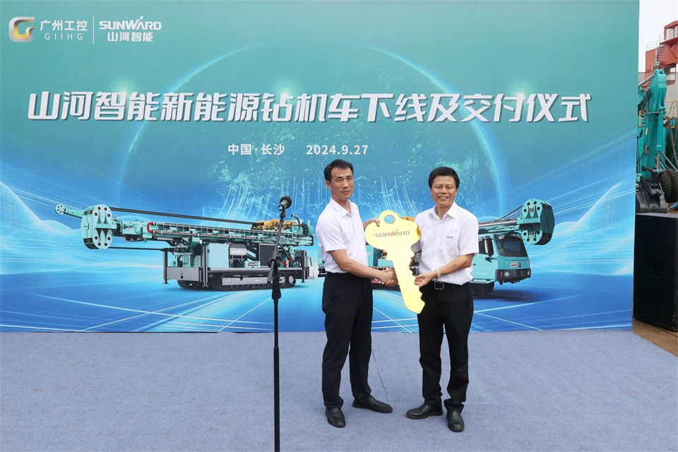 引領綠色科技新篇章！山河智能新能源鉆機成功交付