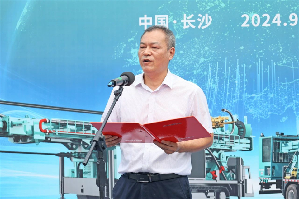 引領綠色科技新篇章！山河智能新能源鉆機成功交付