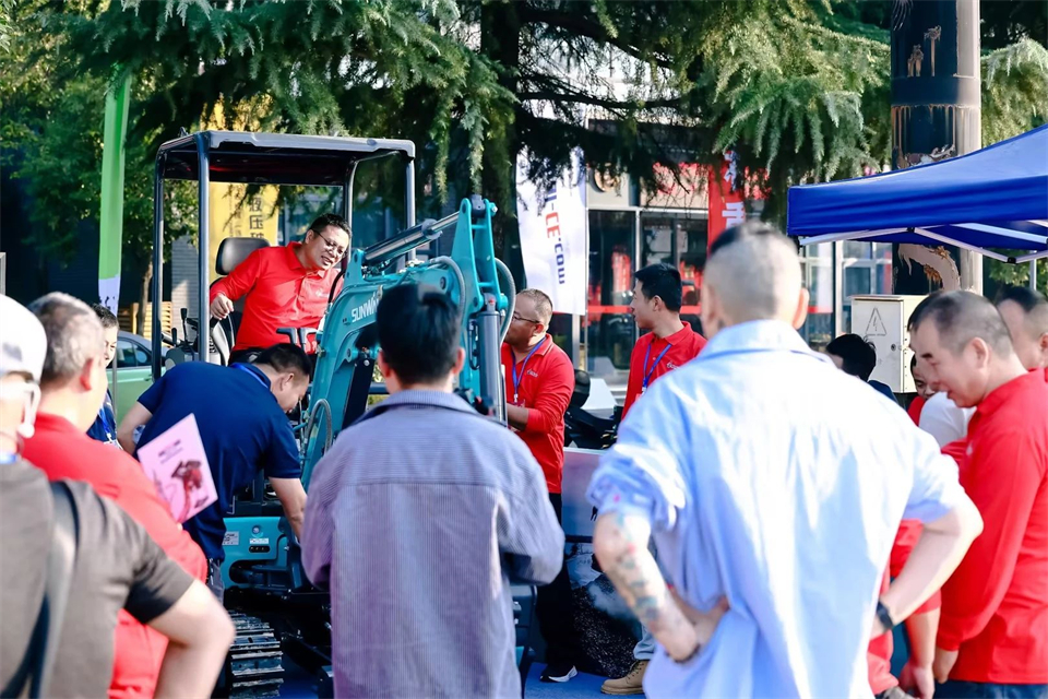 展現(xiàn)“掘”對(duì)實(shí)力！山河智能亮相2024微挖大會(huì)暨小型設(shè)備大會(huì)