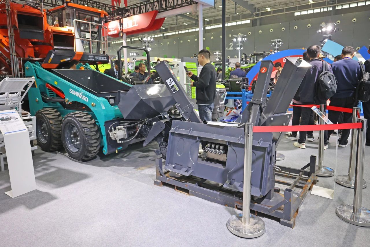 聚焦智能化、無人化！山河智能攜多款產(chǎn)品亮相2024中國國際農(nóng)業(yè)機(jī)械展