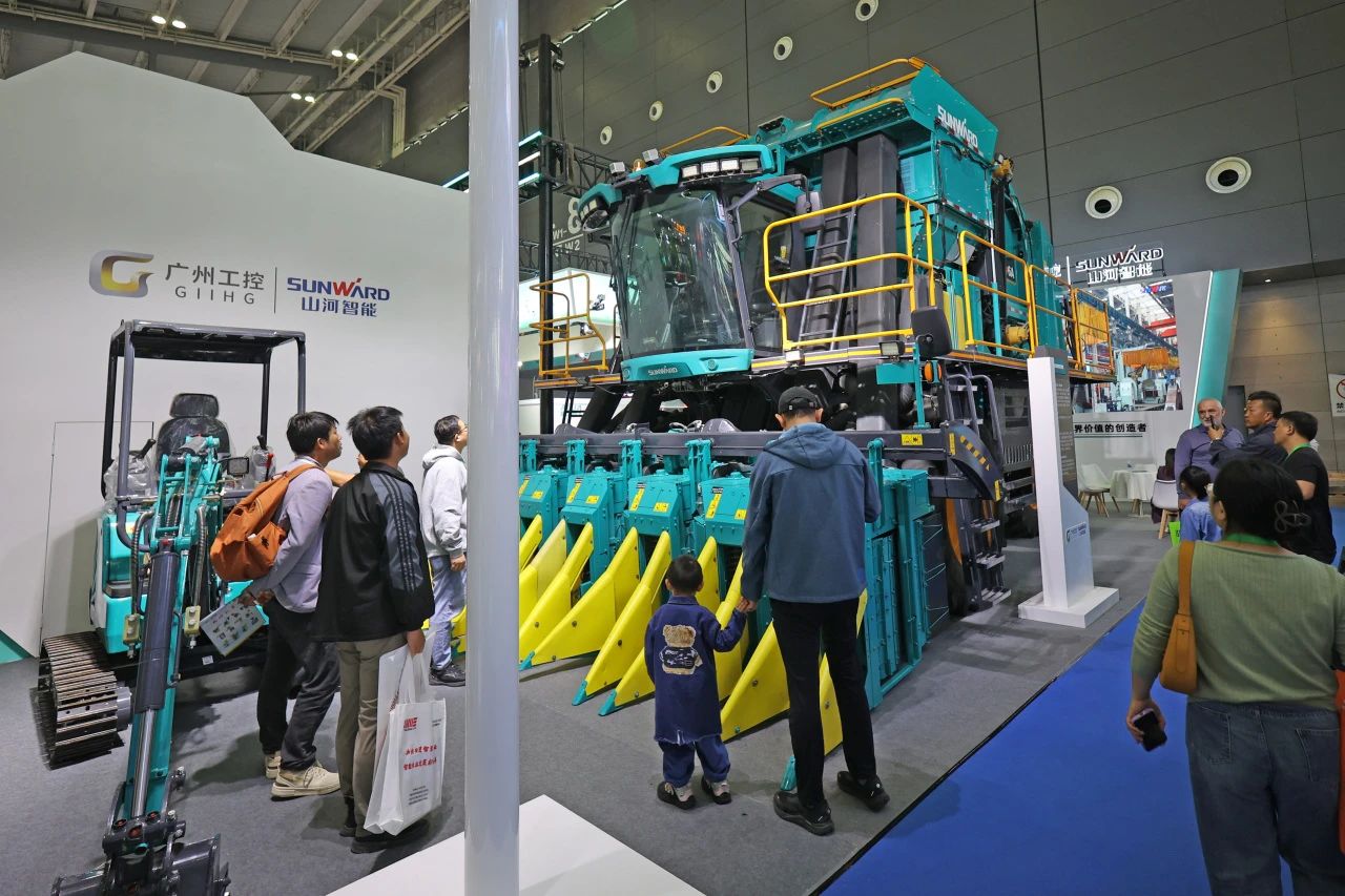 聚焦智能化、無人化！山河智能攜多款產(chǎn)品亮相2024中國國際農(nóng)業(yè)機(jī)械展