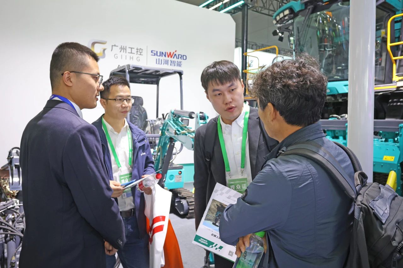 聚焦智能化、無人化！山河智能攜多款產(chǎn)品亮相2024中國國際農(nóng)業(yè)機(jī)械展