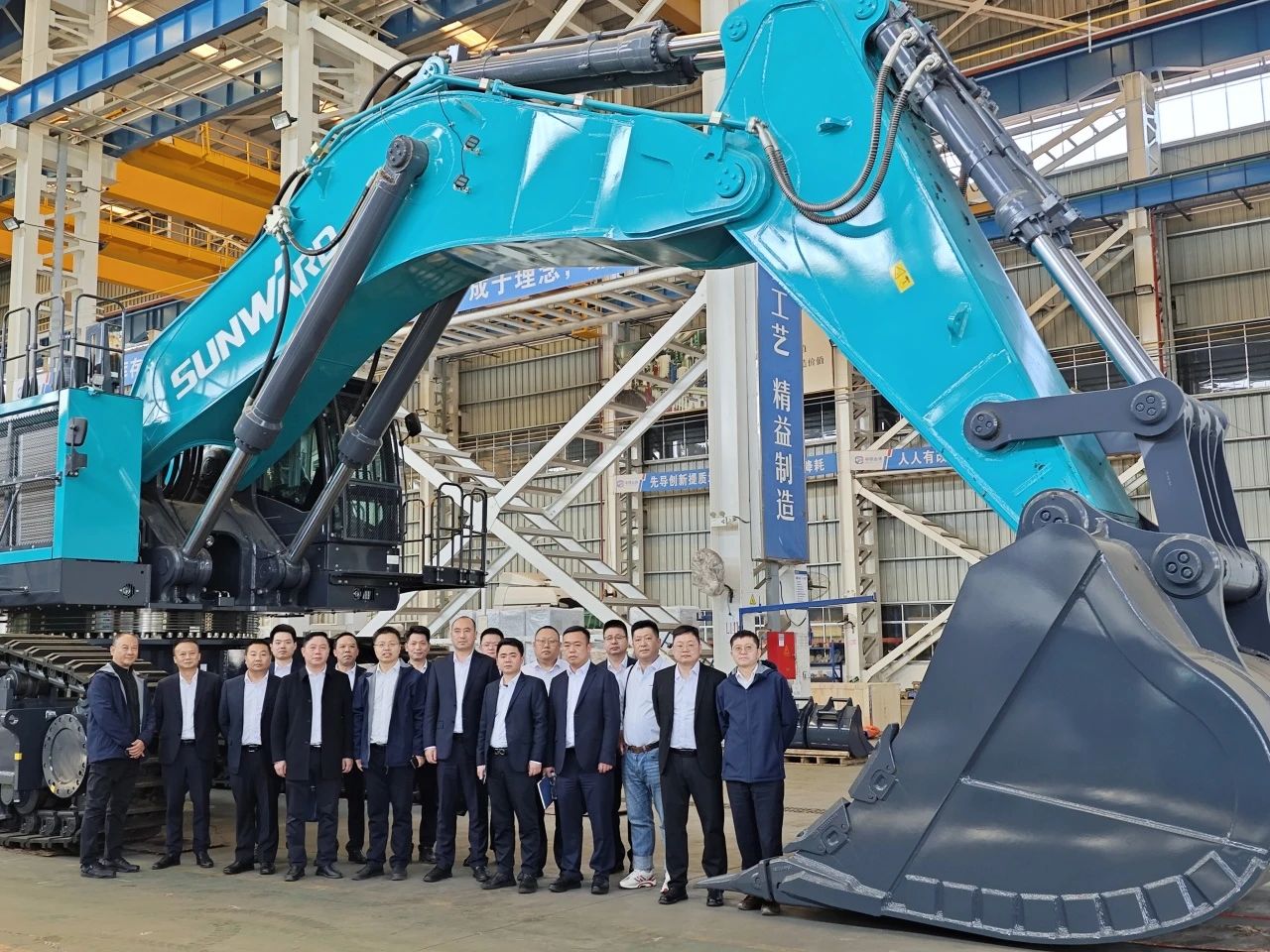 強強聯(lián)手！山河智能與湖南楚湘建工集團達成共建礦山生產(chǎn)建設(shè)創(chuàng)新聯(lián)合體共識