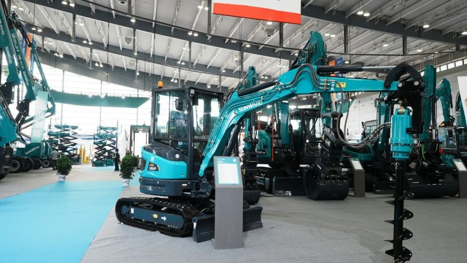 2025 CICEE | 從單一工具邁向多元化解決方案，山河智能呈現(xiàn)非凡挖掘機風(fēng)采