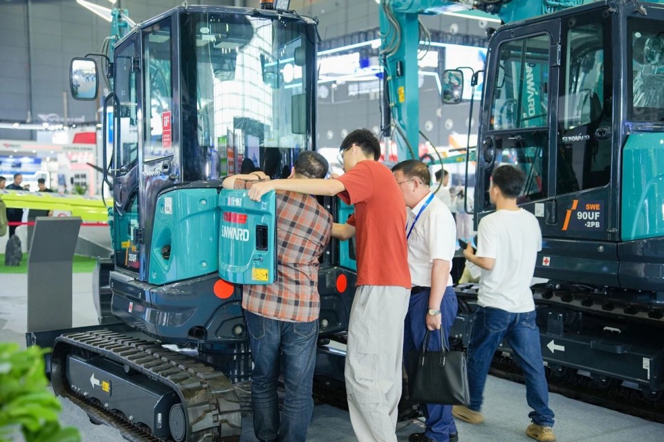 2025 CICEE | 從單一工具邁向多元化解決方案，山河智能呈現(xiàn)非凡挖掘機風(fēng)采