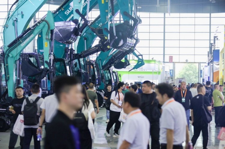 2025 CICEE | 打造極致精品化，山河智能挖掘機(jī)“圈粉”長(zhǎng)沙展