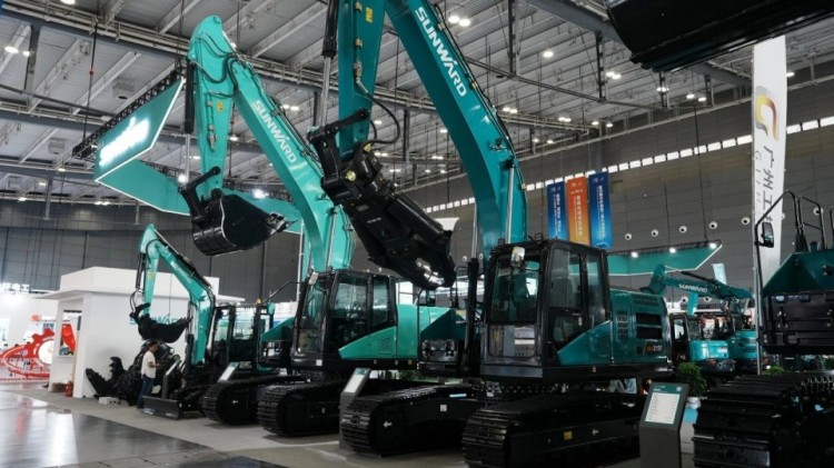 2025 CICEE | 打造極致精品化，山河智能挖掘機(jī)“圈粉”長(zhǎng)沙展