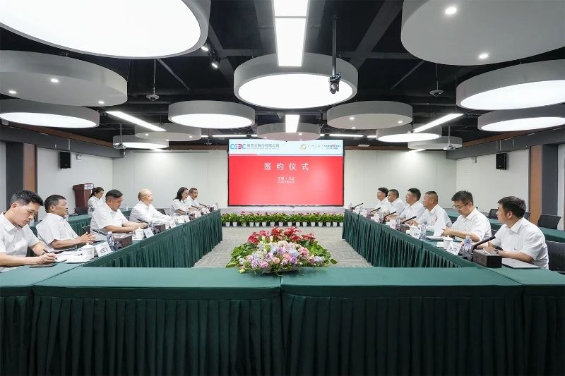 山河智能與易普力公司深化戰(zhàn)略合作，共筑混裝設(shè)備技術(shù)轉(zhuǎn)化新標(biāo)桿