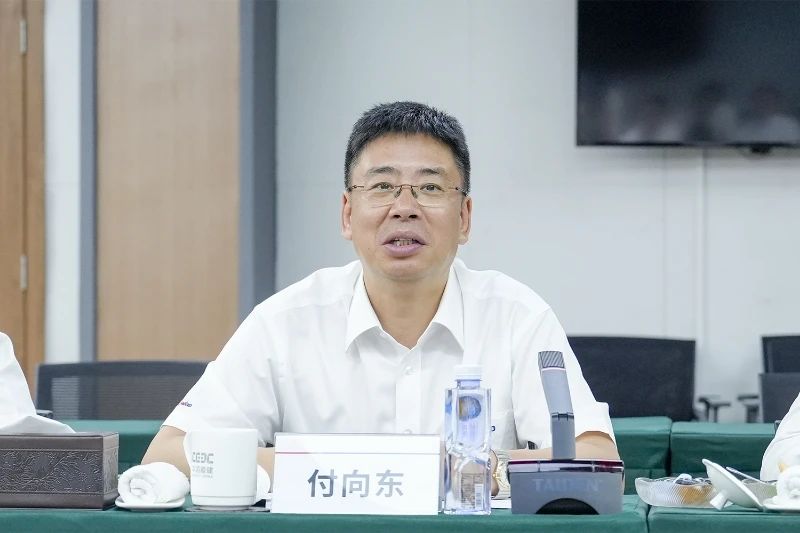 山河智能與易普力公司深化戰(zhàn)略合作，共筑混裝設(shè)備技術(shù)轉(zhuǎn)化新標(biāo)桿