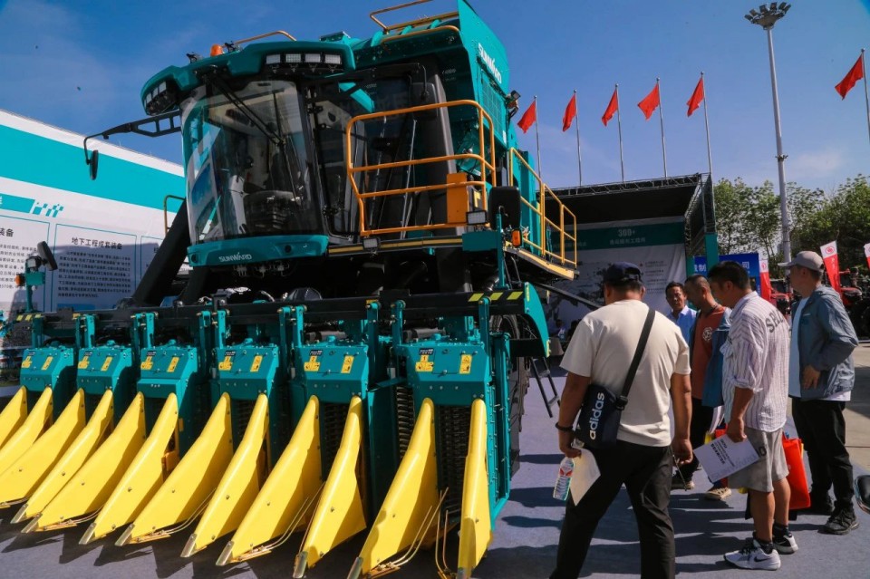 山河智能亮相2025新疆國際農(nóng)業(yè)機(jī)械博覽會