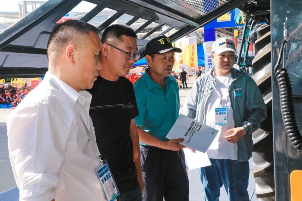 山河智能亮相2025新疆國際農(nóng)業(yè)機(jī)械博覽會