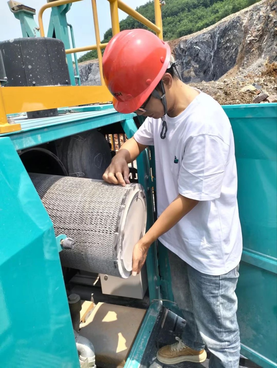 跨越山河萬里 智啟服務(wù)新程——山河礦巖“服務(wù)萬里行”活動(dòng)走進(jìn)海螺水泥