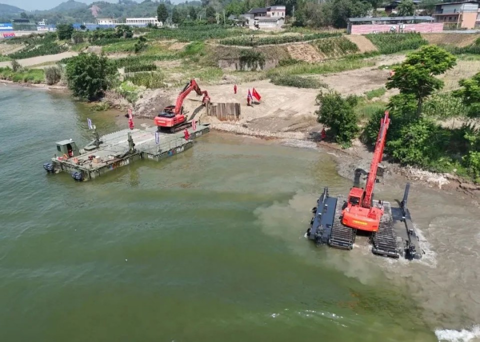 硬核破解“最后一公里”難題，山河智能應(yīng)急救援設(shè)備助力“應(yīng)急使命·2025”演習(xí)！